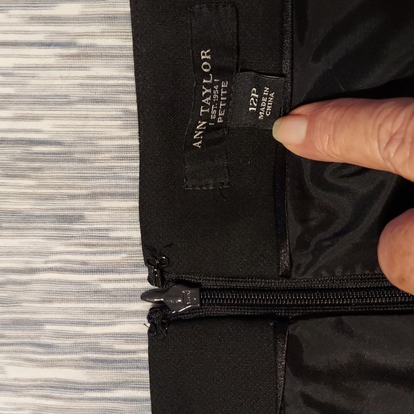 Ann Taylor Woman's aline skirt black - Picture 3 of 5